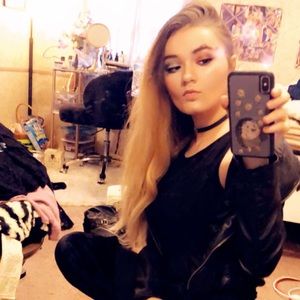 Meet your Posher, Danielle